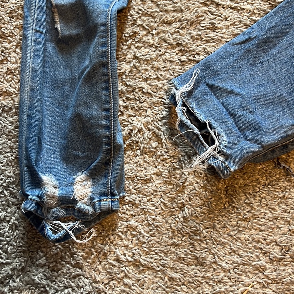 Distressed jeans - Picture 2 of 6